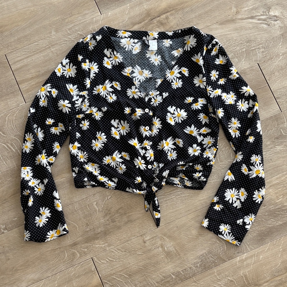Divided Floral Crop Top with Tie and Button Down Size 2 Viscose